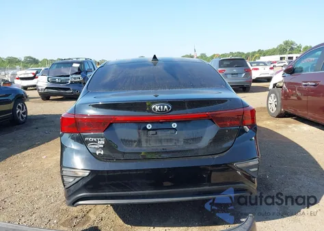 2021 Kia Forte Fe/Lxs z USA, uszkodzony, nr VIN 3KPF24AD6ME368130